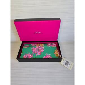 Trina Turk Wallet in Green